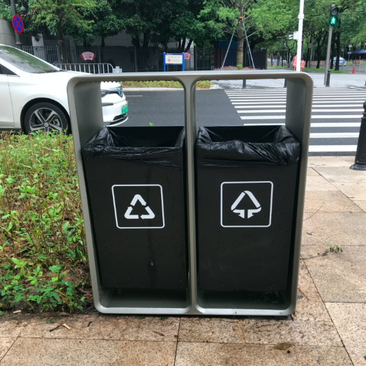 深圳城市家具：分类垃圾桶垃圾箱